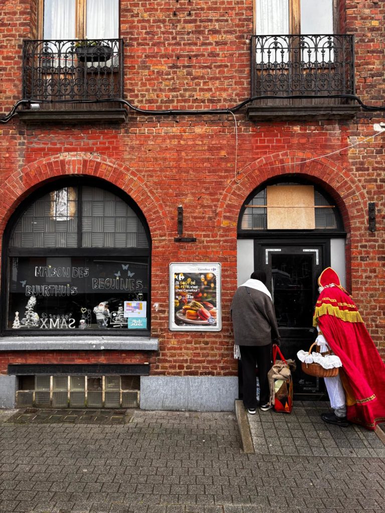 Lire la suite à propos de l’article Un lieu transformé : la Maison des Béguines au cœur des reportages récents